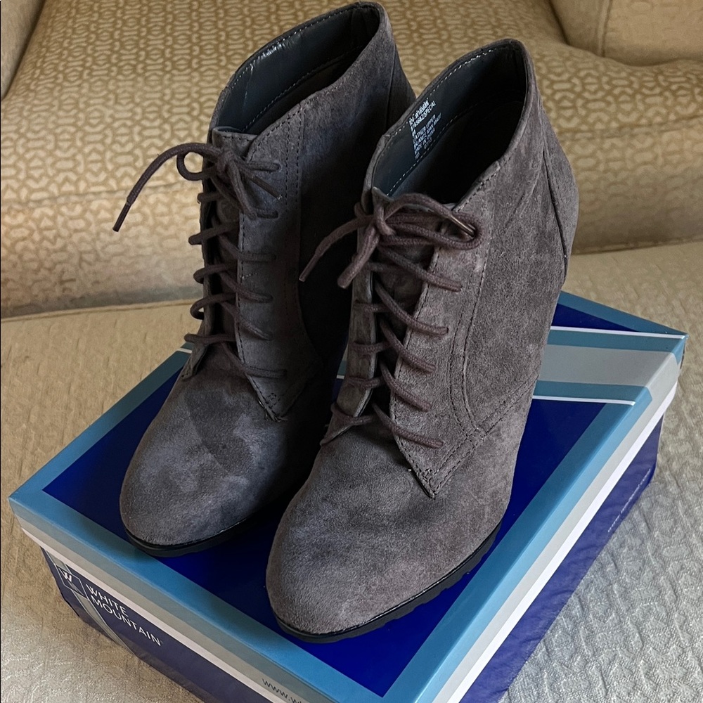 White Mountain Women's Gray Suede Lace-Up Ankle Boots